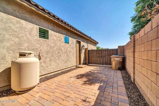 9378 W Via Montoya Drive, Peoria, AZ 85383