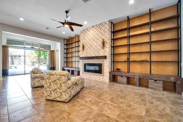 9378 W Via Montoya Drive, Peoria, AZ 85383