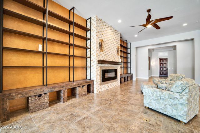 9378 W Via Montoya Drive, Peoria, AZ 85383