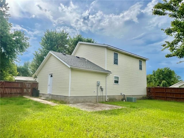 701 Tharp Avenue, Green Forest, AR 72638