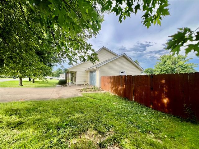 701 Tharp Avenue, Green Forest, AR 72638