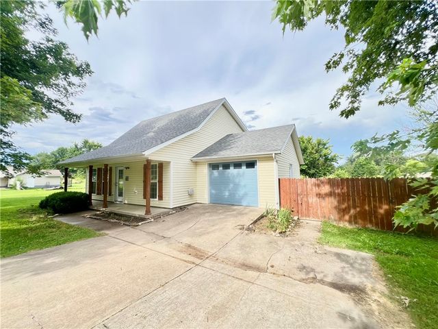 701 Tharp Avenue, Green Forest, AR 72638