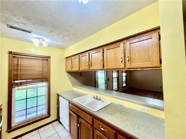 701 Tharp Avenue, Green Forest, AR 72638