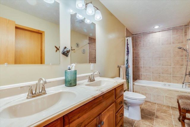 1327 Sierra Dr, Salina, KS 67401