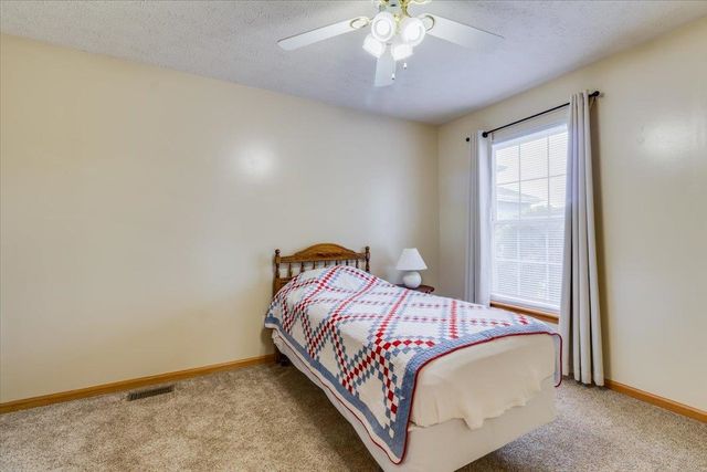 1327 Sierra Dr, Salina, KS 67401