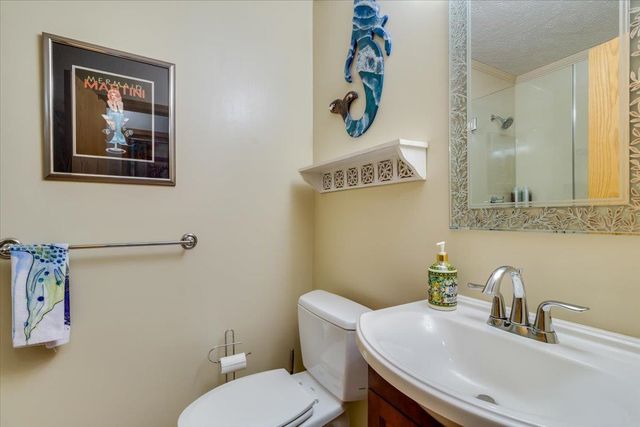 1327 Sierra Dr, Salina, KS 67401