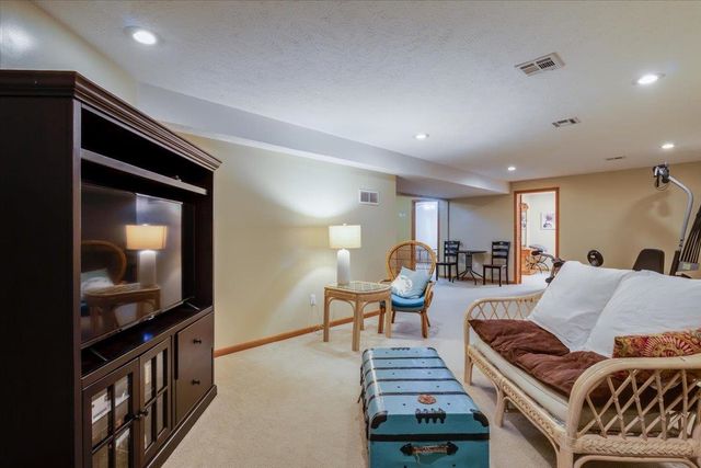 1327 Sierra Dr, Salina, KS 67401
