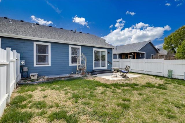 1327 Sierra Dr, Salina, KS 67401
