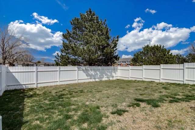 1327 Sierra Dr, Salina, KS 67401