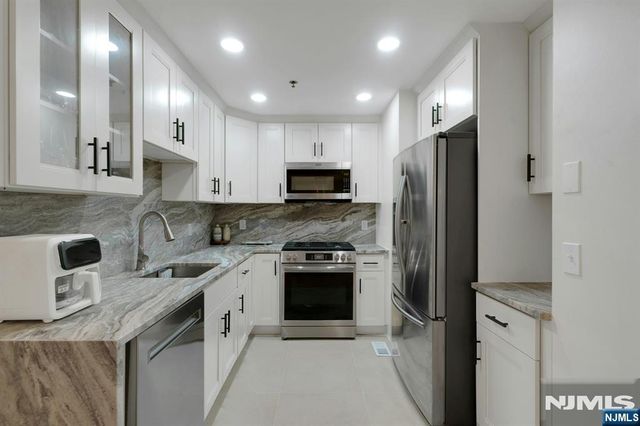 20 S Midland Avenue J3, Kearny, NJ 07032