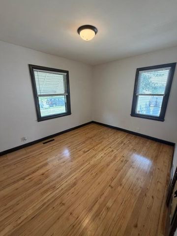 4558 Vincent Avenue N, Minneapolis, MN 55412