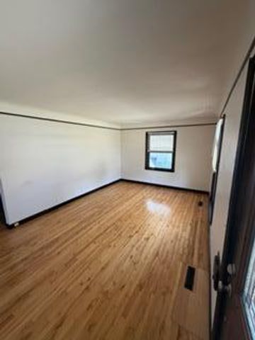 4558 Vincent Avenue N, Minneapolis, MN 55412