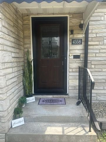 4558 Vincent Avenue N, Minneapolis, MN 55412