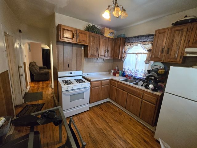 8410 S Marshfield Avenue, Chicago, IL 60620