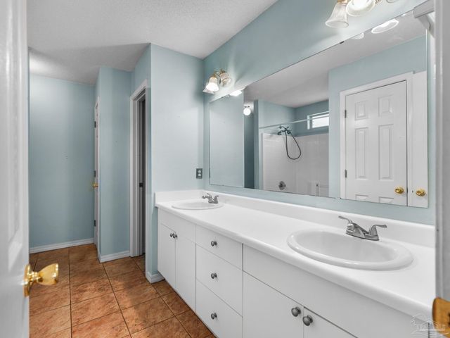 2948 Charter Oaks Ln, Pensacola, FL 32514