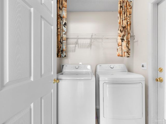 2948 Charter Oaks Ln, Pensacola, FL 32514