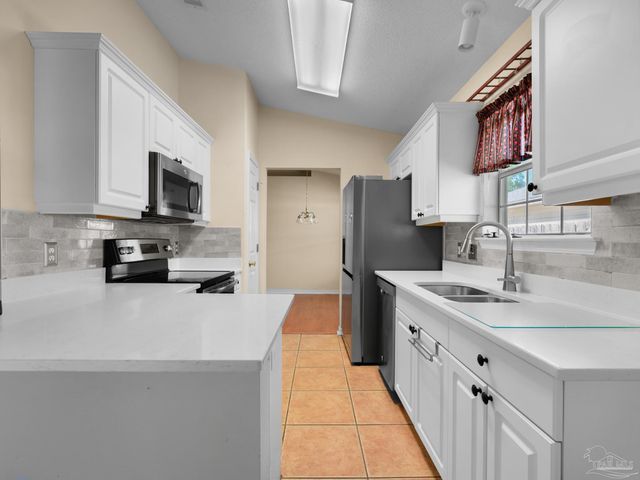 2948 Charter Oaks Ln, Pensacola, FL 32514