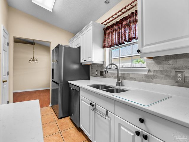 2948 Charter Oaks Ln, Pensacola, FL 32514