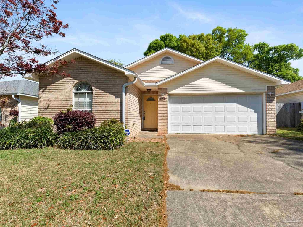 2948 Charter Oaks Ln, Pensacola, FL 32514