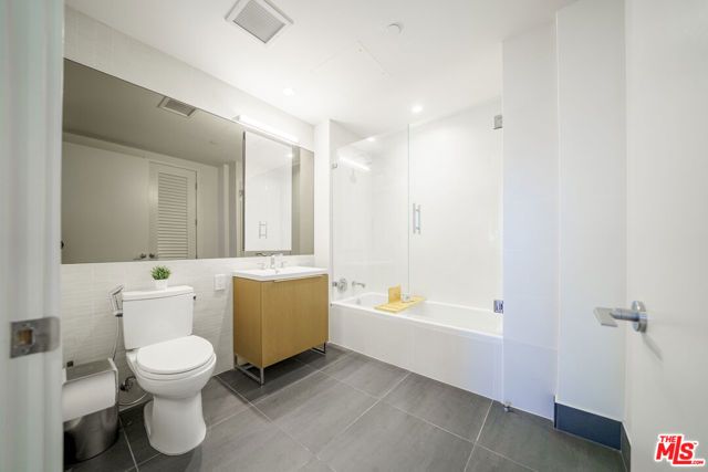 889 Francisco Street 2610, Los Angeles, CA 90017