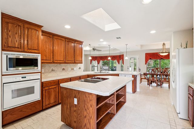 718 Park Shores, Canyon Lake, TX 78133