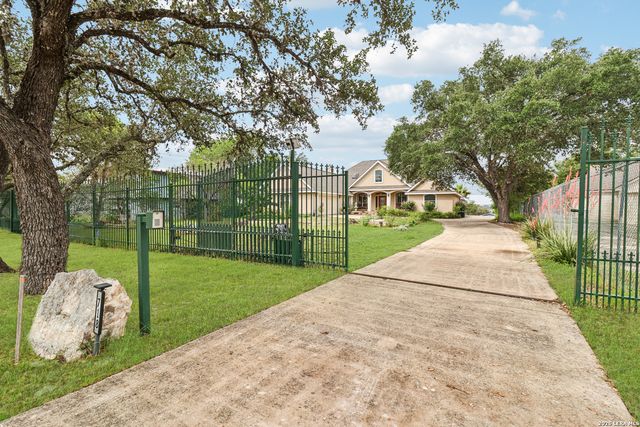 718 Park Shores, Canyon Lake, TX 78133