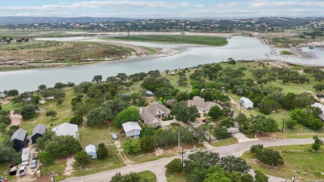 718 Park Shores, Canyon Lake, TX 78133