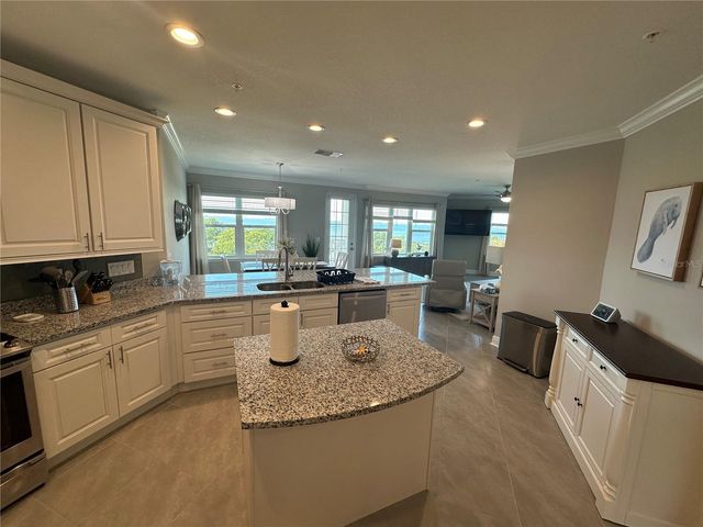 7930 34TH AVENUE W 202, Bradenton, FL 34209