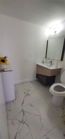 2100 NW 93rd Ave, Doral, FL 33172