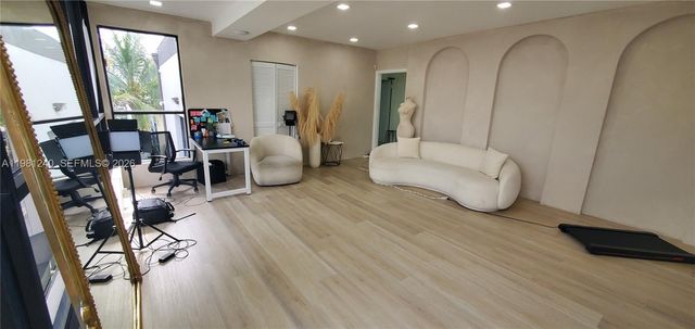 2100 NW 93rd Ave, Doral, FL 33172