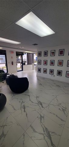 2100 NW 93rd Ave, Doral, FL 33172