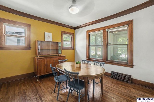 410 N 43 Street, Omaha, NE 68131