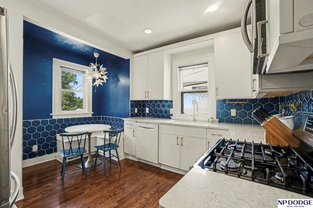 410 N 43 Street, Omaha, NE 68131
