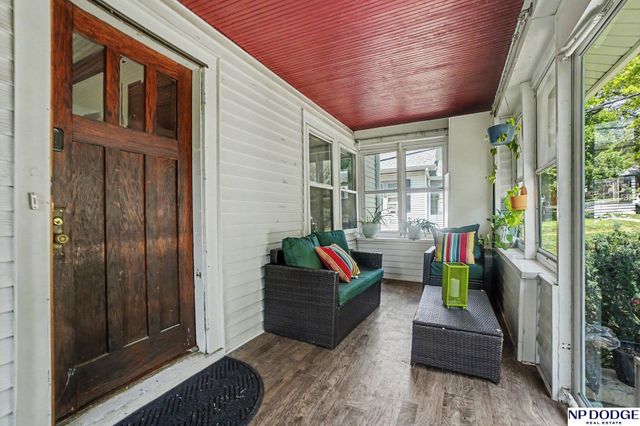 410 N 43 Street, Omaha, NE 68131