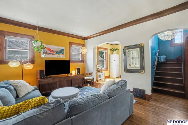 410 N 43 Street, Omaha, NE 68131