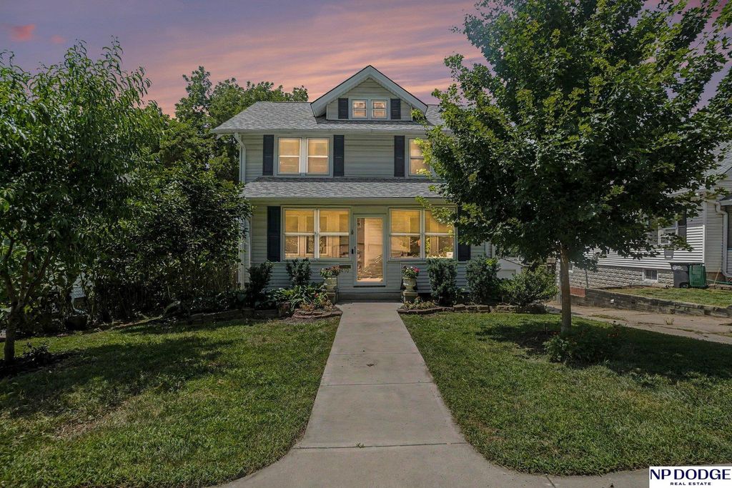 410 N 43 Street, Omaha, NE 68131