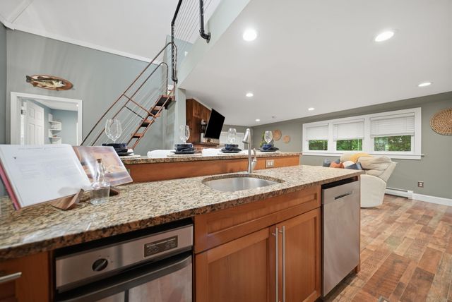 37 Great Pond Road, Kingston, NH 03848