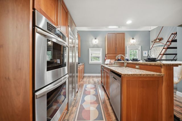 37 Great Pond Road, Kingston, NH 03848