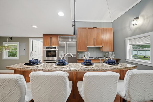 37 Great Pond Road, Kingston, NH 03848