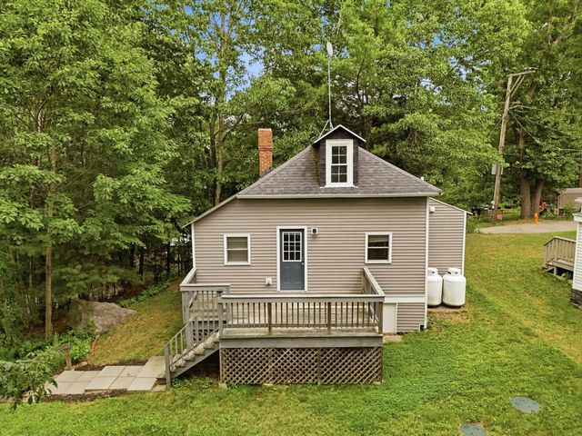 37 Great Pond Road, Kingston, NH 03848