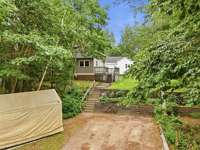 37 Great Pond Road, Kingston, NH 03848