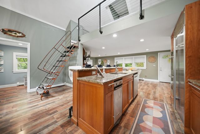 37 Great Pond Road, Kingston, NH 03848