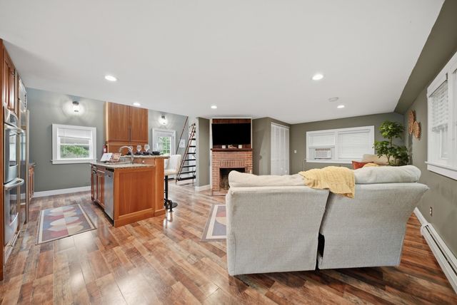 37 Great Pond Road, Kingston, NH 03848