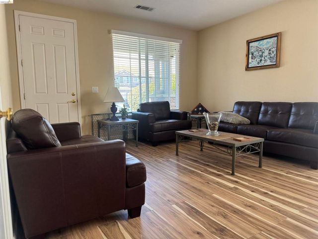 2385 Fieldgate Dr, Pittsburg, CA 94565