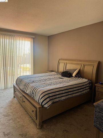 2385 Fieldgate Dr, Pittsburg, CA 94565