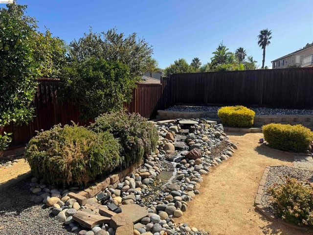 2385 Fieldgate Dr, Pittsburg, CA 94565