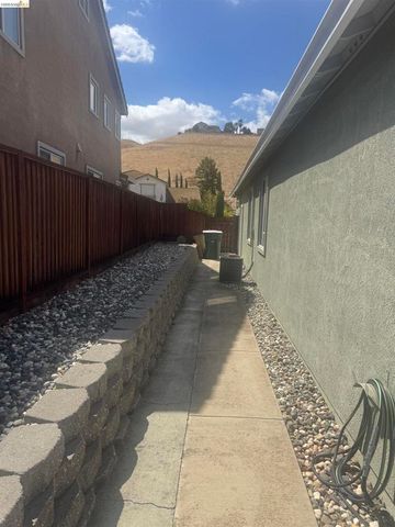 2385 Fieldgate Dr, Pittsburg, CA 94565