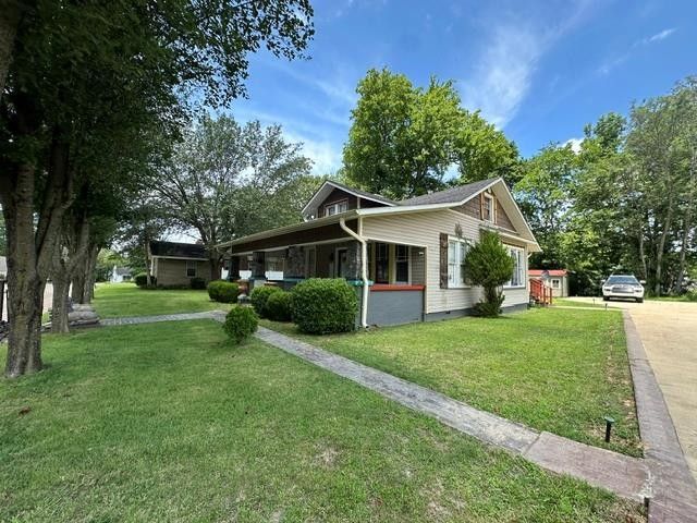 116 W Frazier St, Camden, TN 38320