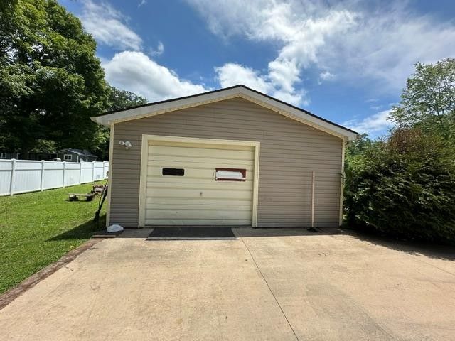 116 W Frazier St, Camden, TN 38320