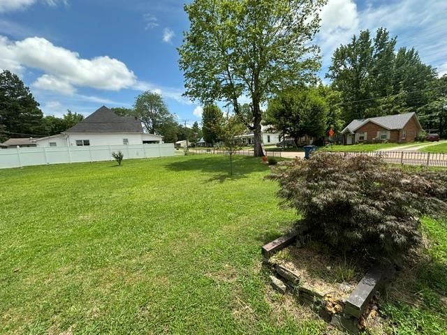 116 W Frazier St, Camden, TN 38320